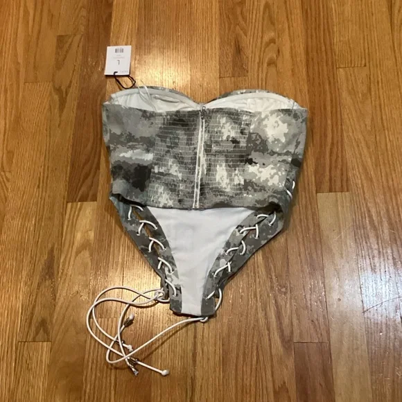Camo Bustier with Lace-Up Detail - Picture 2 of 7